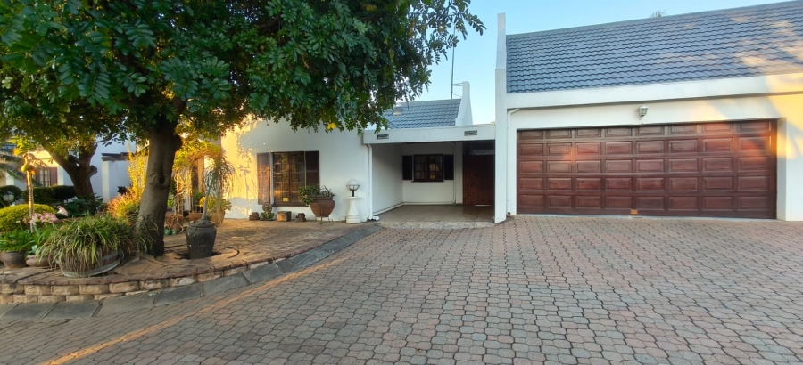 3 Bedroom Property for Sale in Protea Park North West
